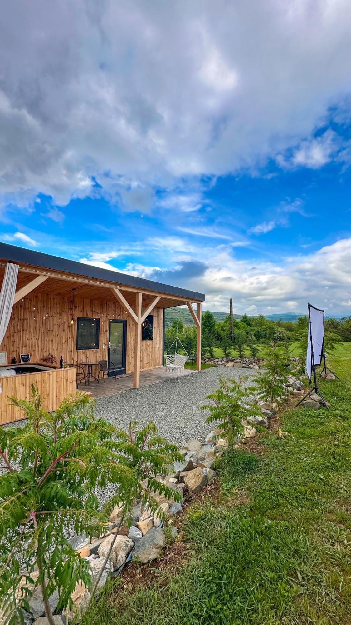 Kubiq Transalpina Villa Petresti ภายนอก รูปภาพ