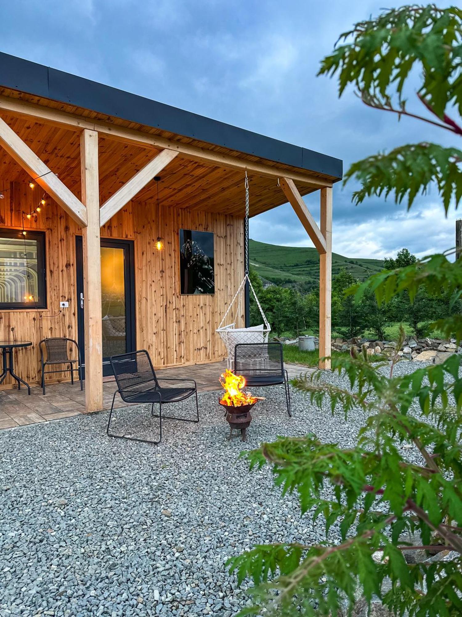 Kubiq Transalpina Villa Petresti ภายนอก รูปภาพ