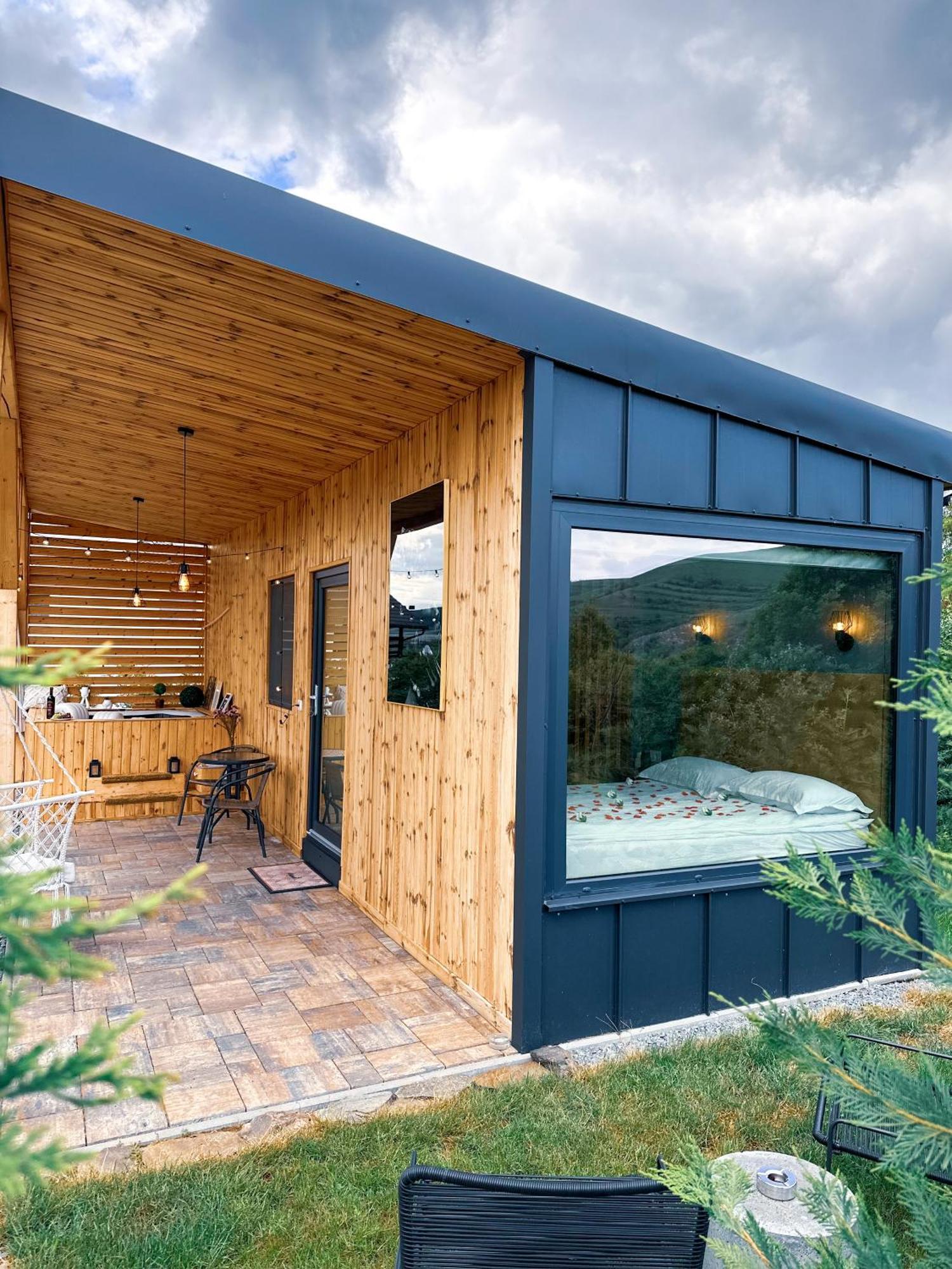Kubiq Transalpina Villa Petresti ภายนอก รูปภาพ