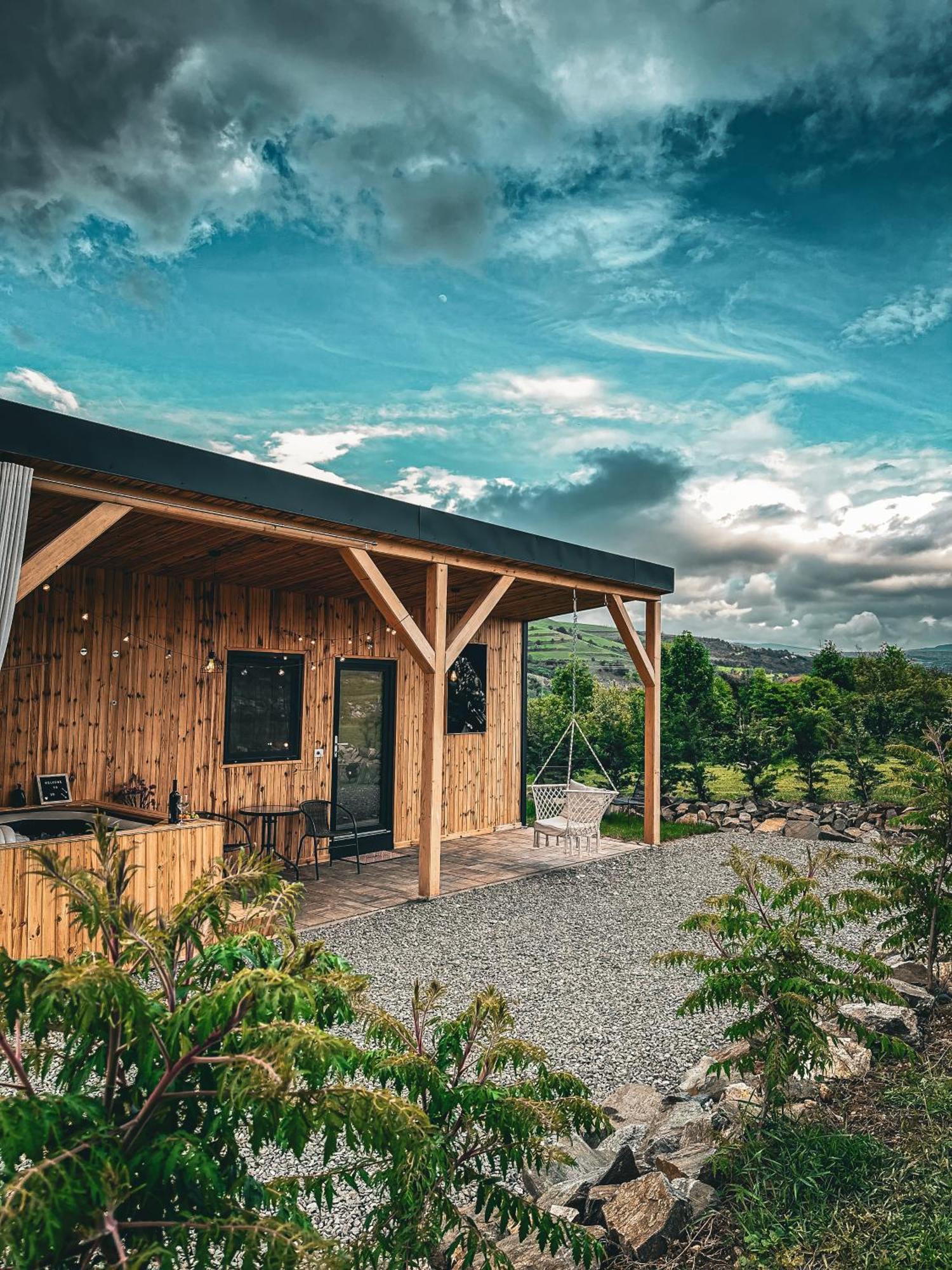 Kubiq Transalpina Villa Petresti ภายนอก รูปภาพ