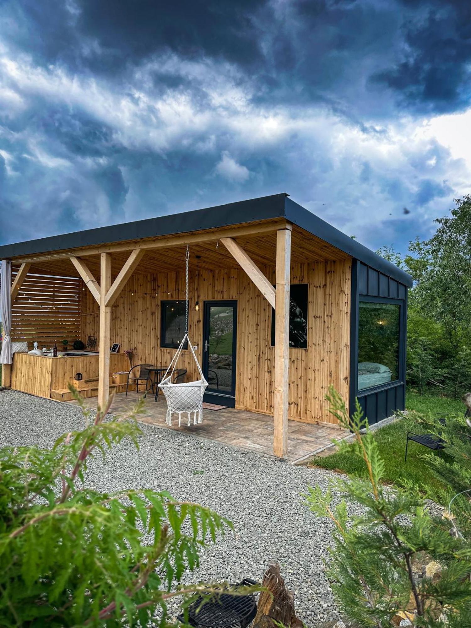 Kubiq Transalpina Villa Petresti ภายนอก รูปภาพ