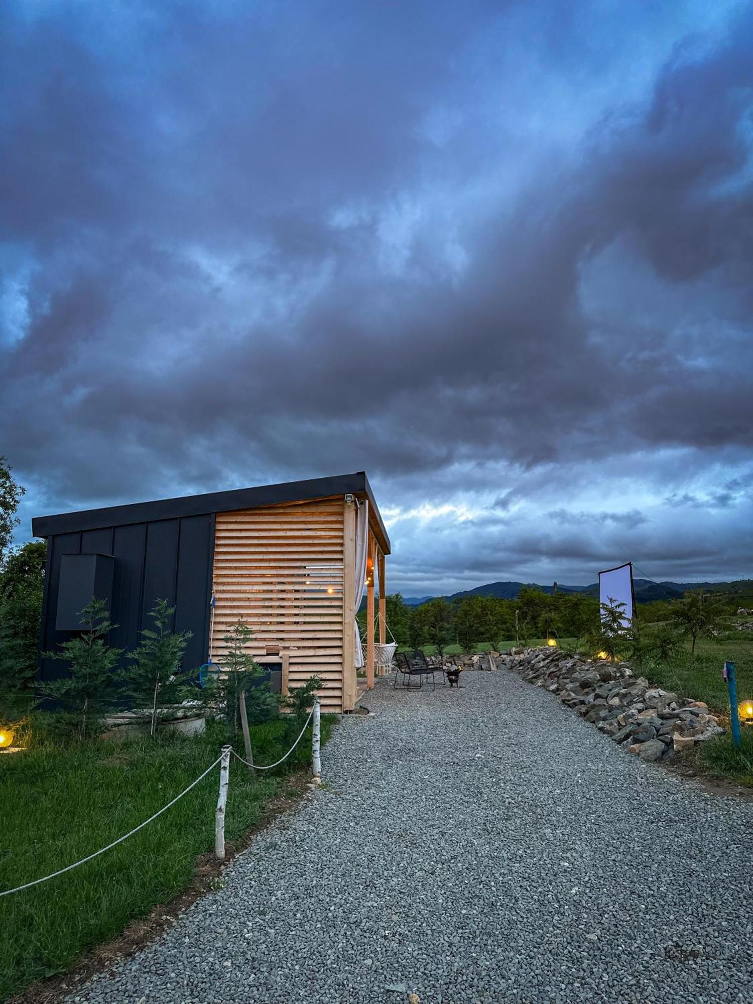 Kubiq Transalpina Villa Petresti ภายนอก รูปภาพ