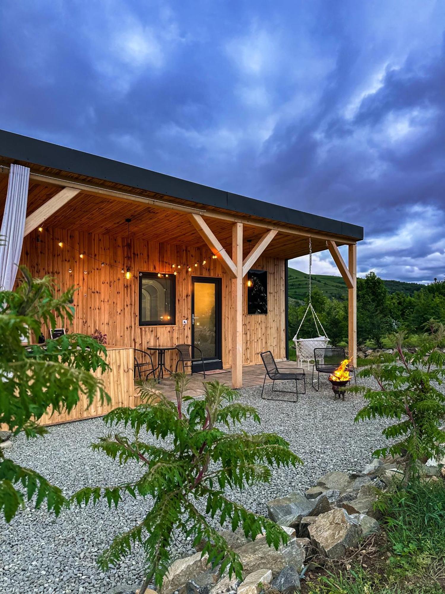 Kubiq Transalpina Villa Petresti ภายนอก รูปภาพ