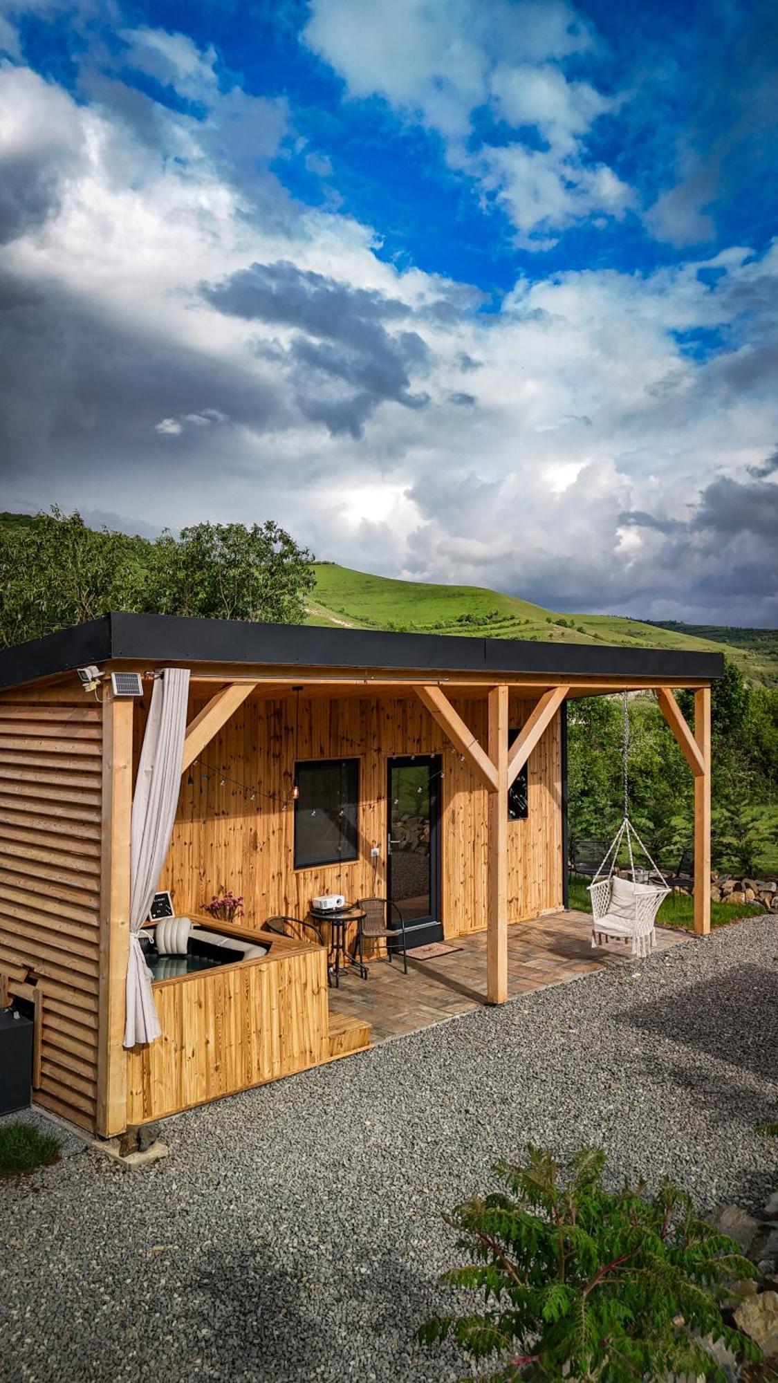 Kubiq Transalpina Villa Petresti ภายนอก รูปภาพ