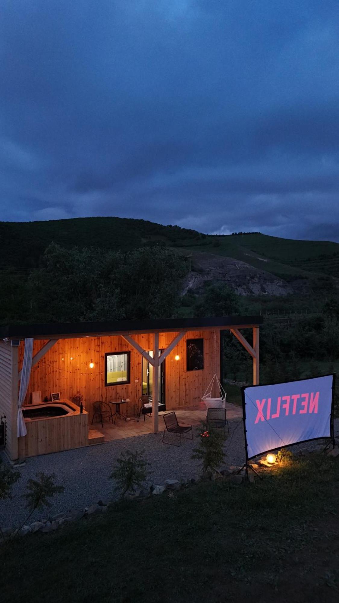 Kubiq Transalpina Villa Petresti ภายนอก รูปภาพ