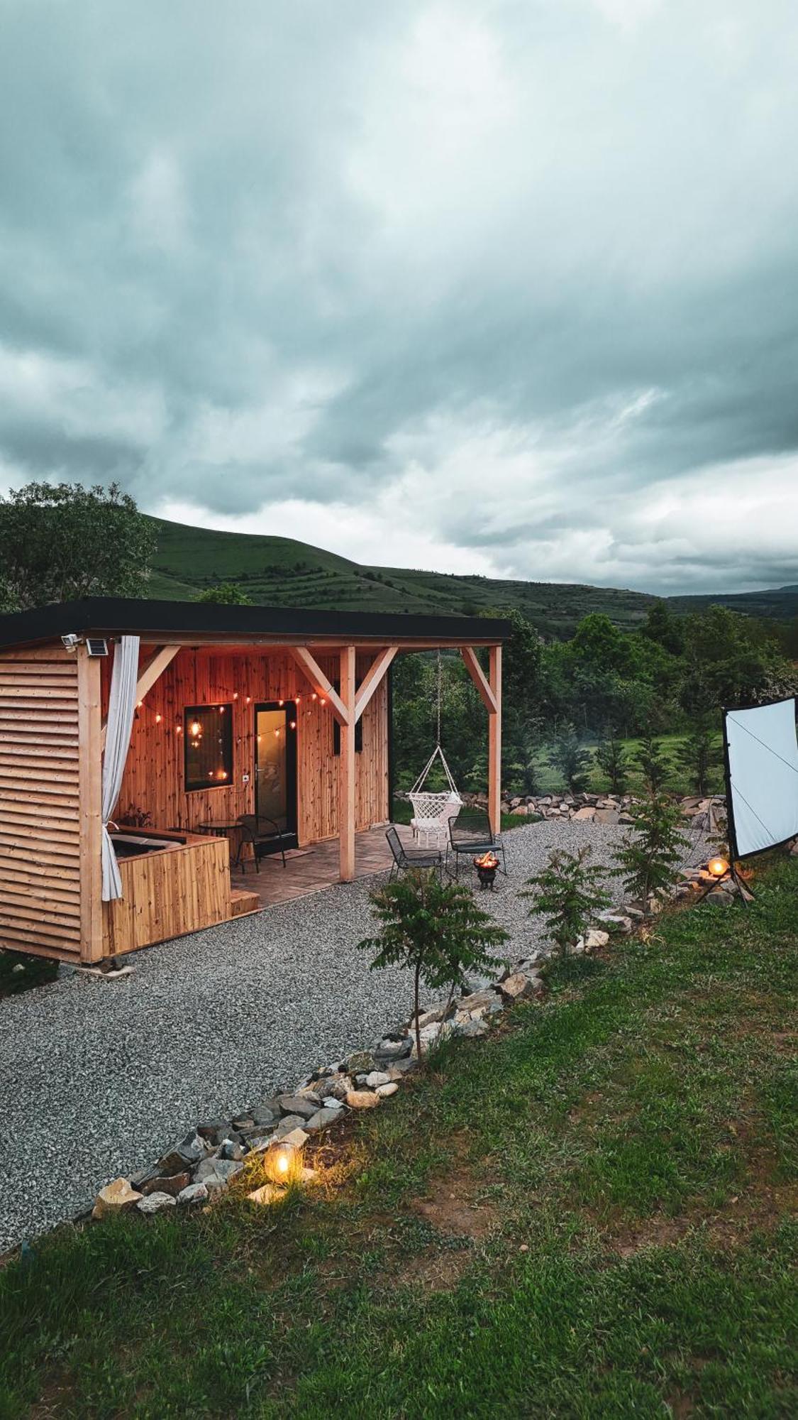 Kubiq Transalpina Villa Petresti ภายนอก รูปภาพ