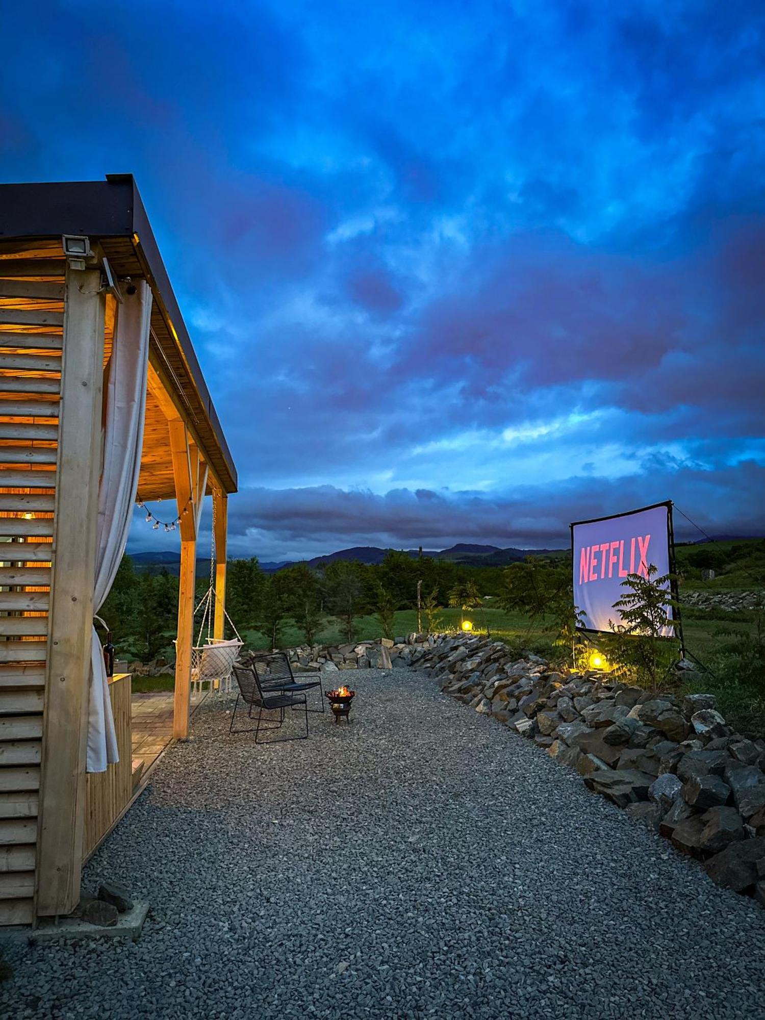 Kubiq Transalpina Villa Petresti ภายนอก รูปภาพ