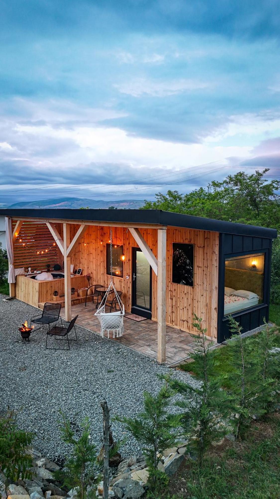 Kubiq Transalpina Villa Petresti ภายนอก รูปภาพ