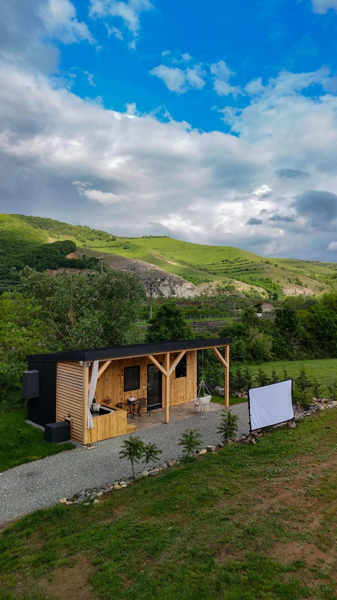 Kubiq Transalpina Villa Petresti ภายนอก รูปภาพ