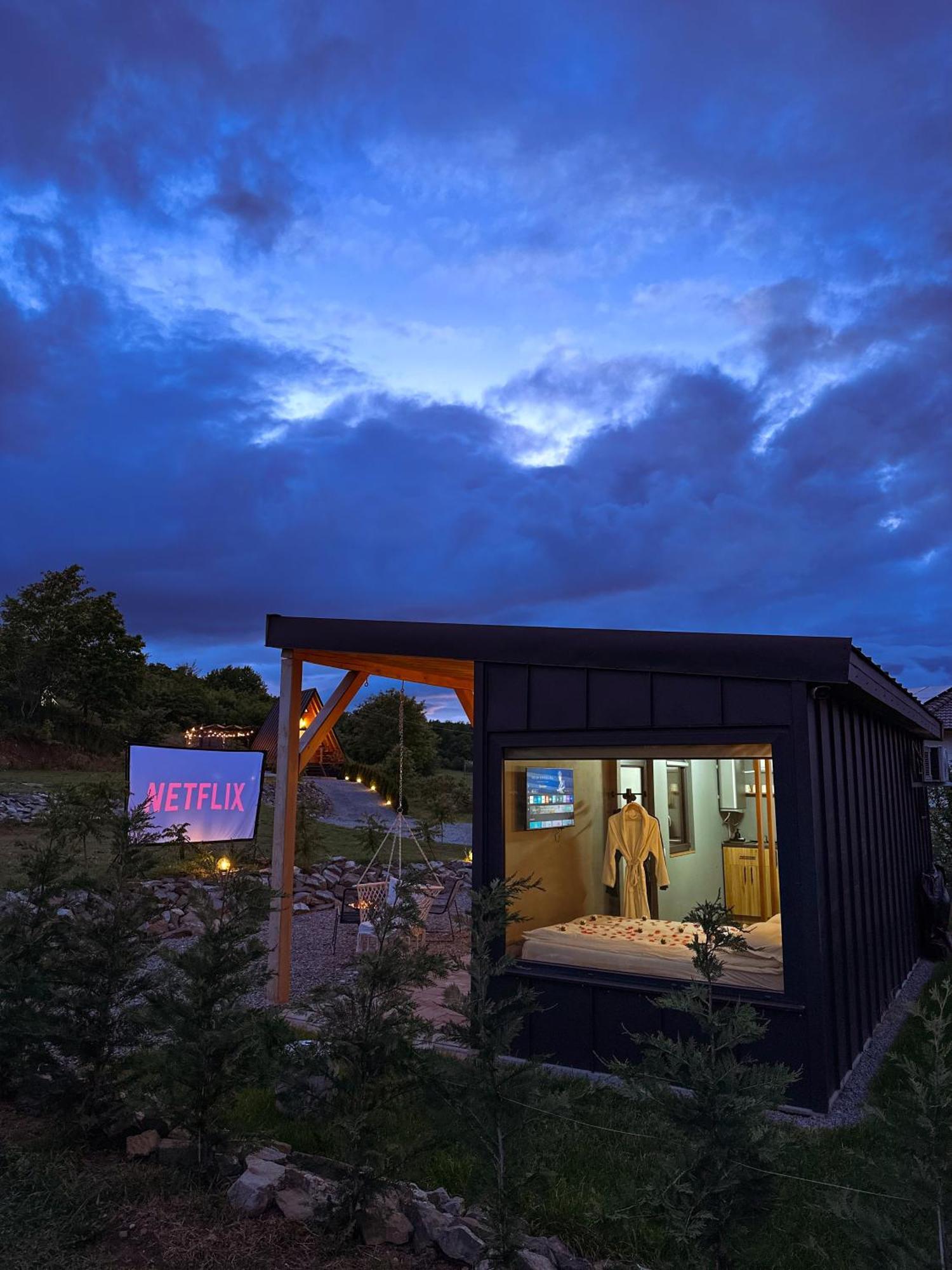 Kubiq Transalpina Villa Petresti ภายนอก รูปภาพ