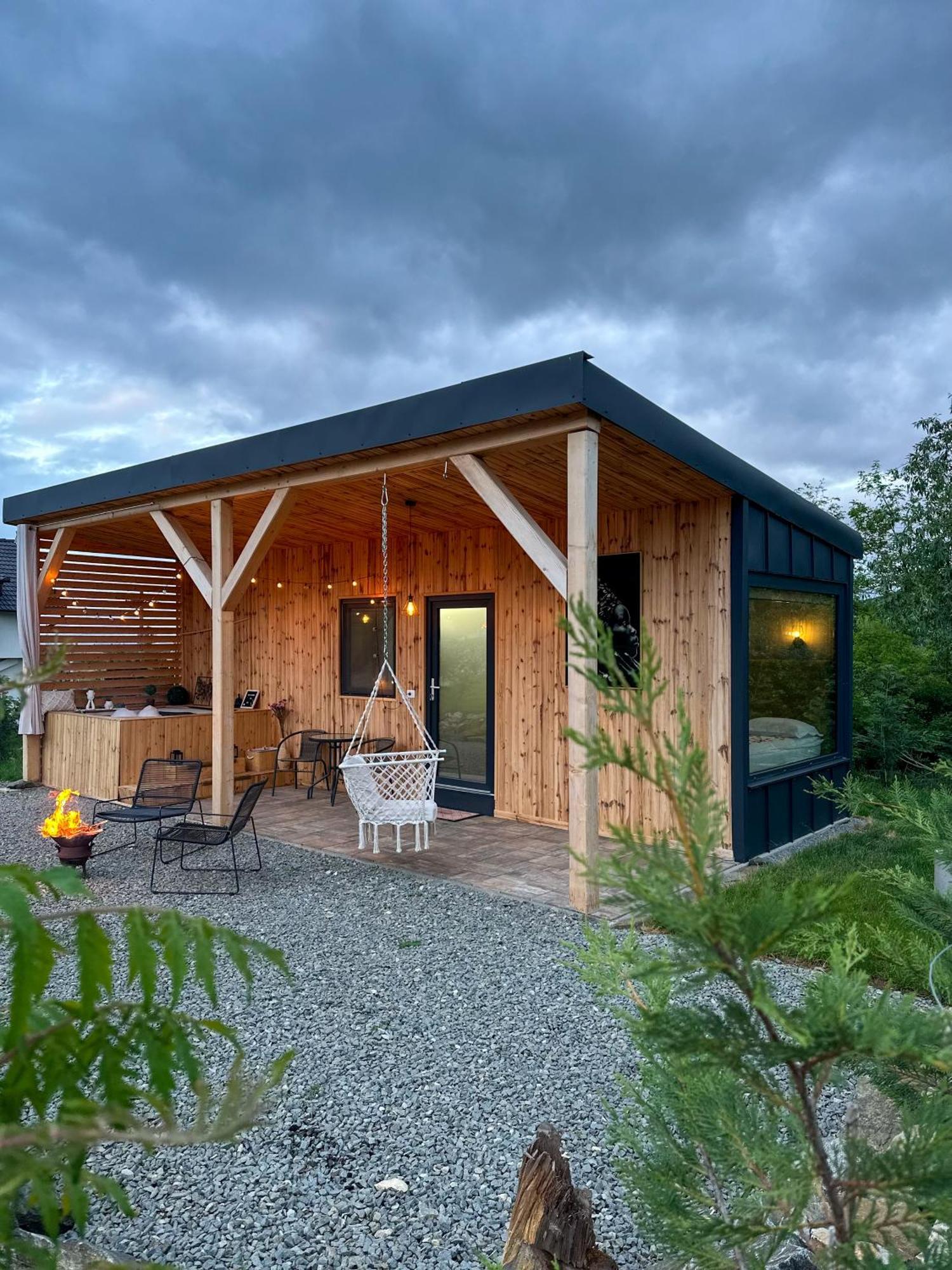 Kubiq Transalpina Villa Petresti ภายนอก รูปภาพ